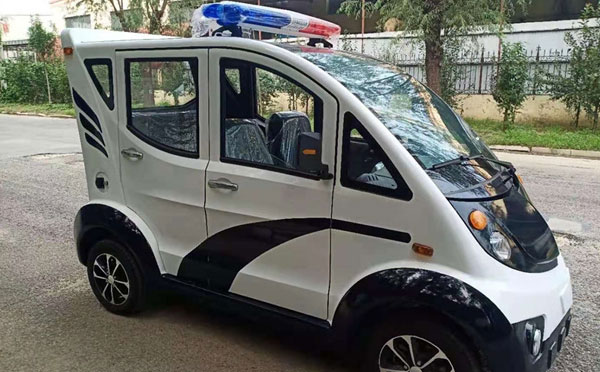 达日警用巡逻车