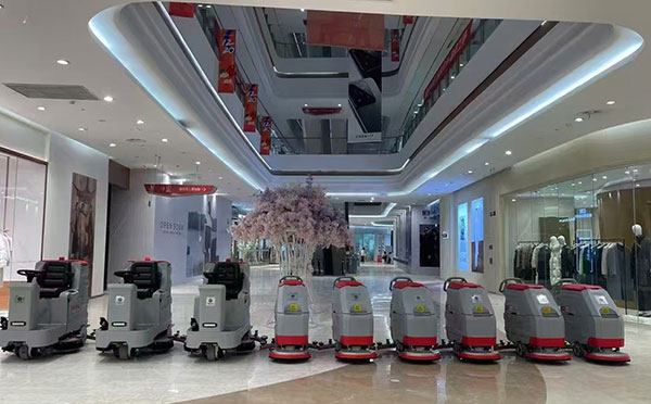 商场达日洗地机交机展示现场